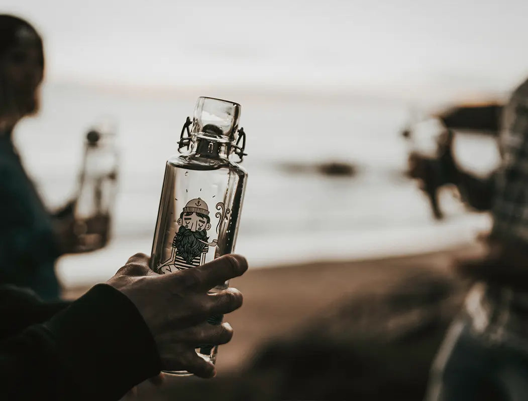 Trinkflasche mit soulsailor Seefahrer Motiv am Strand