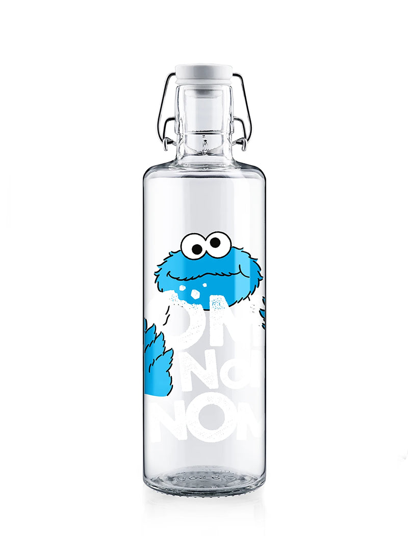 Freisteller Trinkflasche aus Glas mit Sesamstrasse Motiv Kruemelmonster